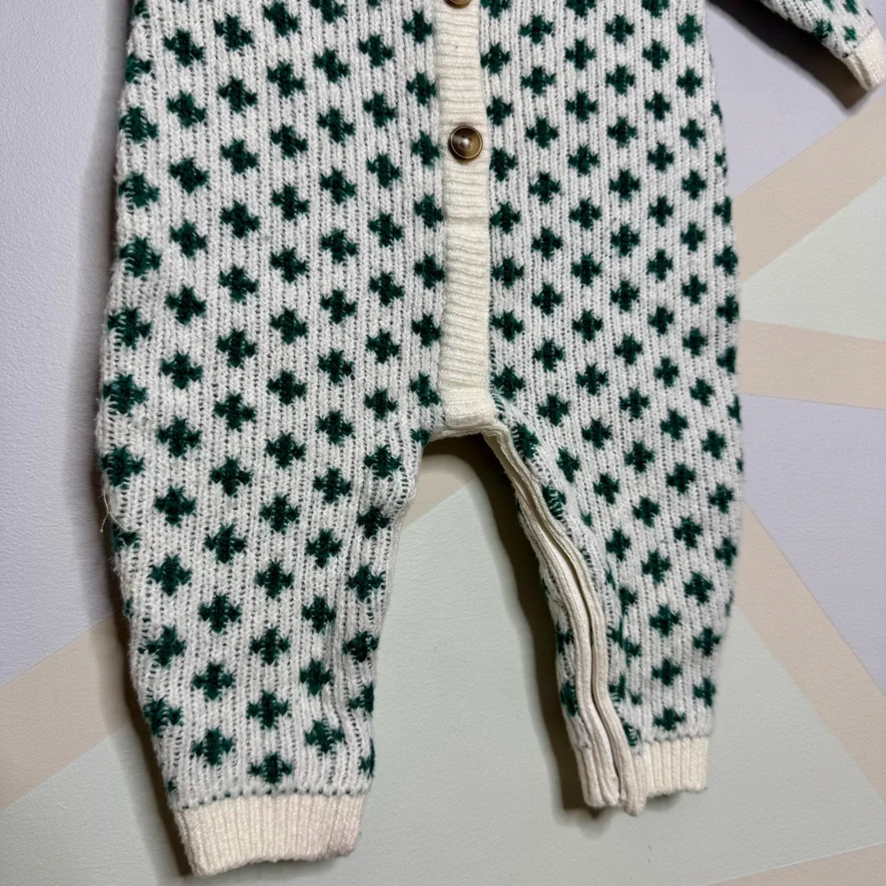 Old Navy White and Green Patterned Kids Footie